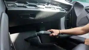 Auto Innenraum staubsaugen