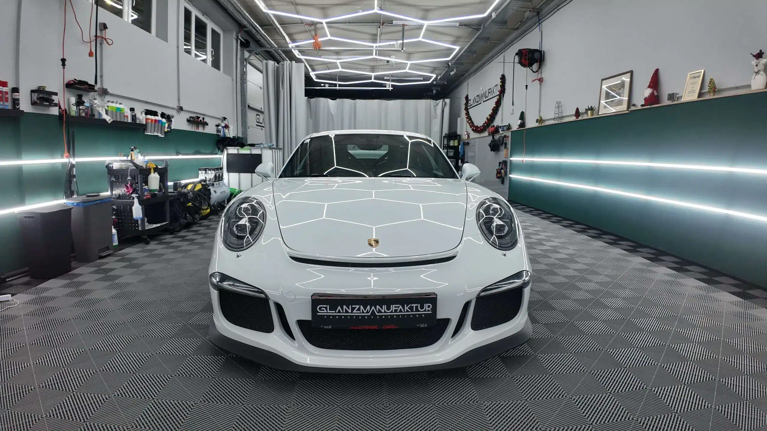 porsche 12 scaled