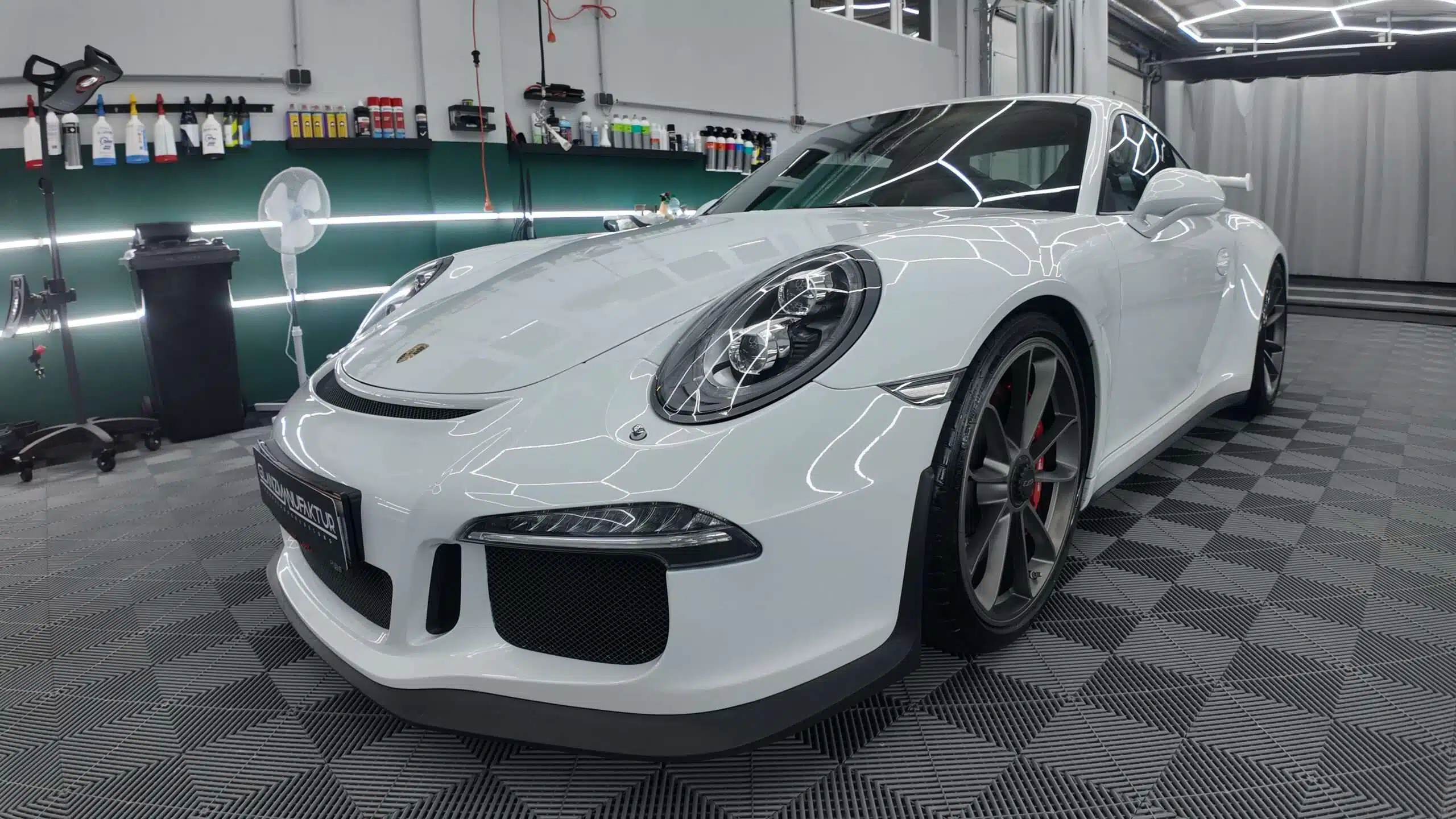 porsche 11 scaled