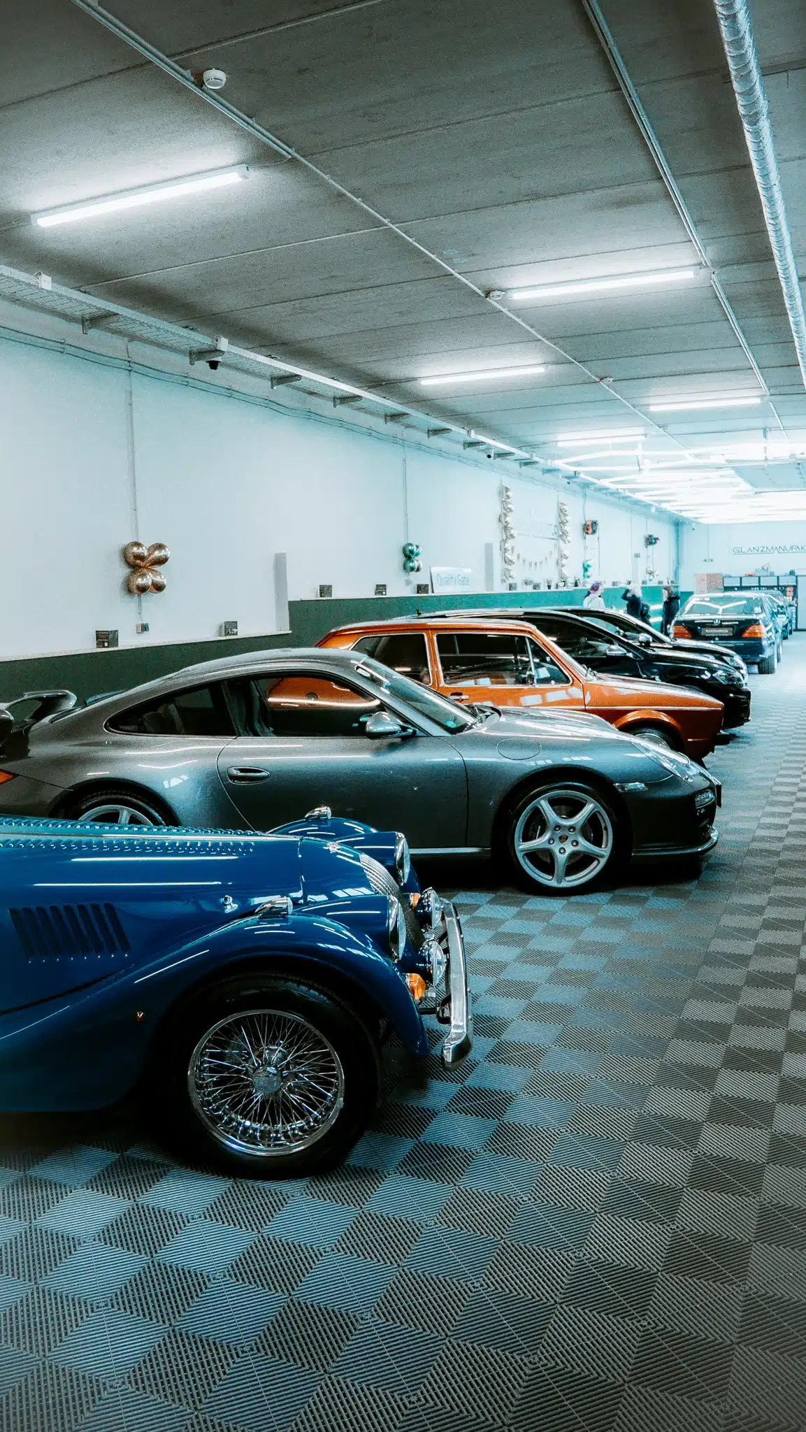 Klassische Autos in Reihe