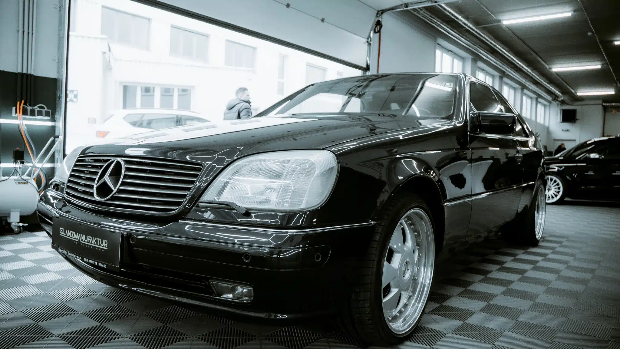 Schwarzer Mercedes S-Klasse Oldtimer